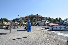 Il monastero dalla spiaggia