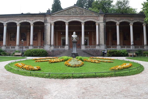 Trinkhalle (sala delle pompe)