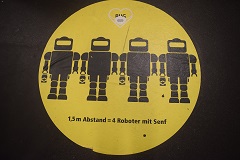 4 robot con Mostarda (dist. covid)
