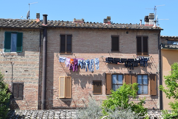Panni stesi a Monteroni d'Arbia