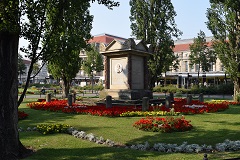 Monumento davanti la stazione