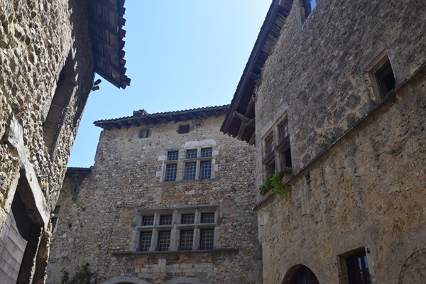 Per le vie del borgo