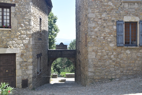 Per le vie del borgo
