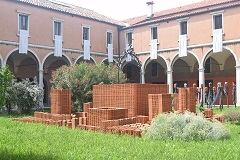 Installazione nel chiostro ex convento dei Carmini